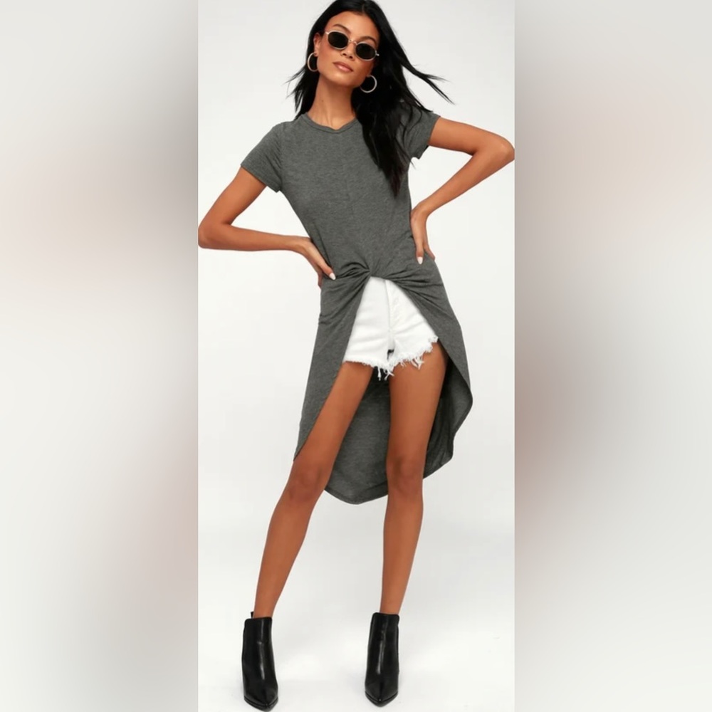 NWT Lulu’s Short Sleeve Surprise Party Dark Heather Grey Knotted High-Low Tee